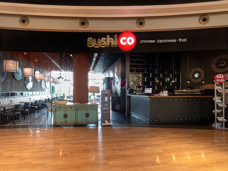 Sushico restoranının giriş ve iç mekân görünümü